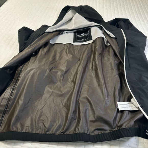 Hollister Zip-Up Windbreaker Black and White Jacket With Pockets - Picture 11 of 15